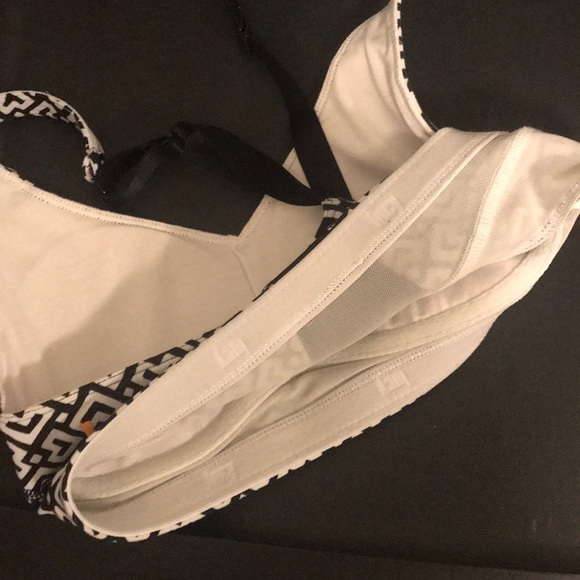 Lucy Perfect Core Sports Bra - Picture 4 of 4